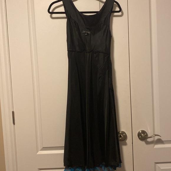 100% silk dress size S with black beaded detail at neckline. - Picture 3 of 8